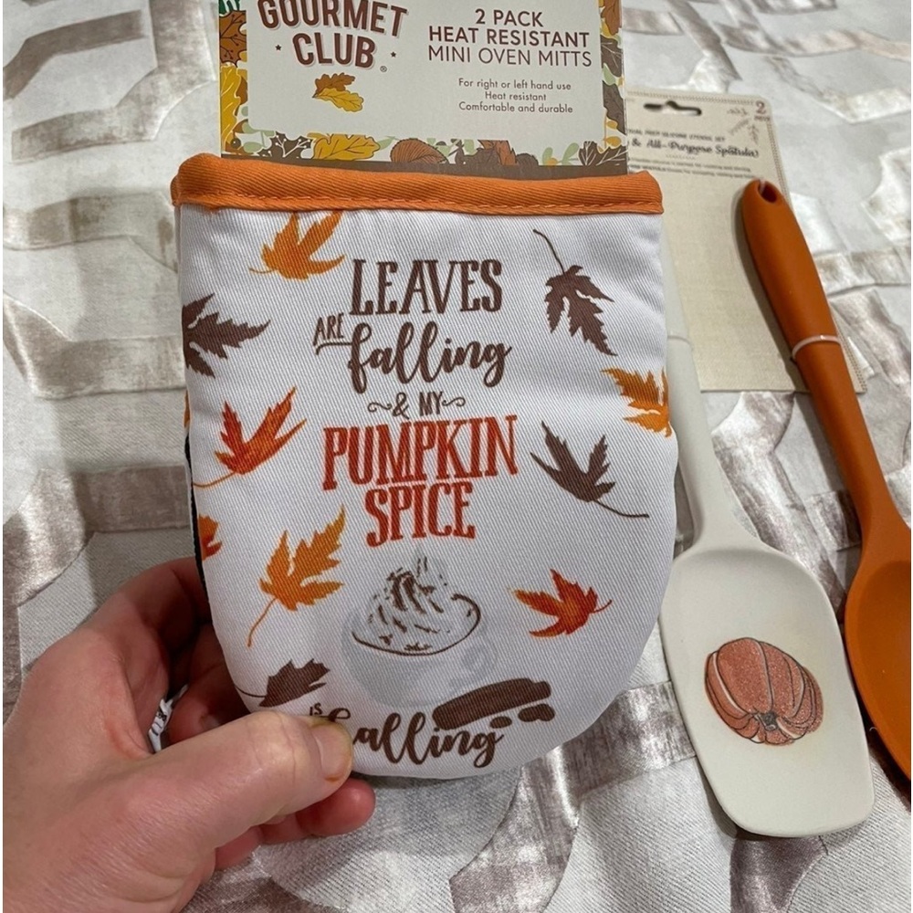 Brand new  #fall decorations mitts set plus spoon and spatula# Halloween
